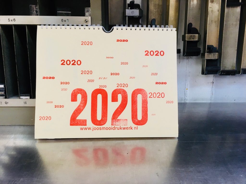 Hij is er weer! De kalender in letterpress, met elke maand een eigen sfeer en ontwerp. Gemaakt door Joos Wiersinga, drukker en docent bij GWA. De kalender kost 25 euro en is in beperkte oplage gemaakt.